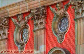 Круглые окна на фасаде Нового дворца. Парк Сан-Суси. Потсдам / www.sans-souci.ru
