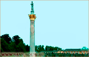 Статуя возле дворца Сан-Суси. Потсдам / www.sans-souci.ru