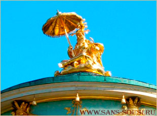 Статуя киайского мандарина на крыше Китайского чайного домика. Парк Сан-Суси. Потсдам, Германия / www.sans-souci.ru