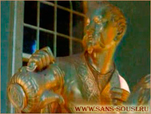 Позолоченная статуя. Китайский чайный домик. Парк Сан-Суси. Потсдам, Германия / www.sans-souci.ru